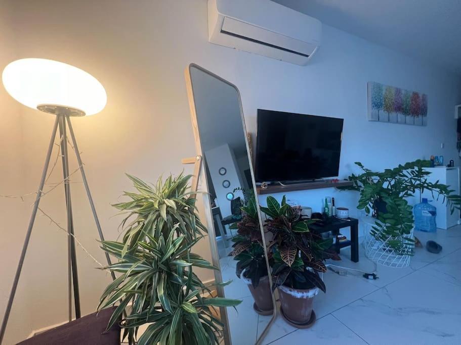 Seaview, 1 Bedroom Apt With A Pool Lemesós Eksteriør bilde